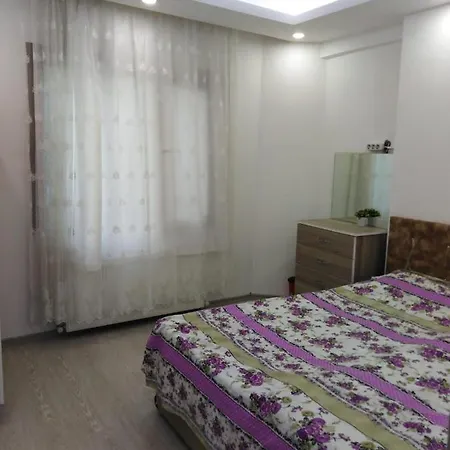 Cozy And Spacious In The Center *